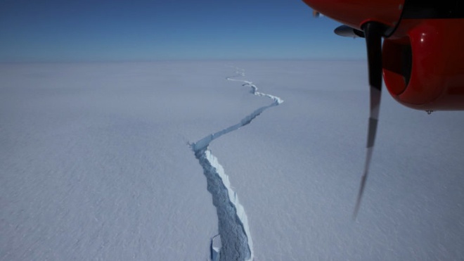 От антарктического ледника откололся огромный айсберг. Он в 20 раз больше Манхэттена