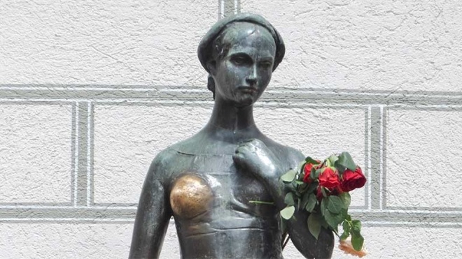 Сексизм или развлечение? В Мюнхене возник спор вокруг статуи Джульетты и связанной с ней традицией
