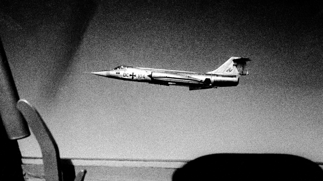 Винищувач F-104 Starfighter робили понад 500 компаній, а Airbus не обійдеться без титану з росії. Розказуємо, наскільки глобалізований сучасний військпром і чому не можна просто купити багато танків