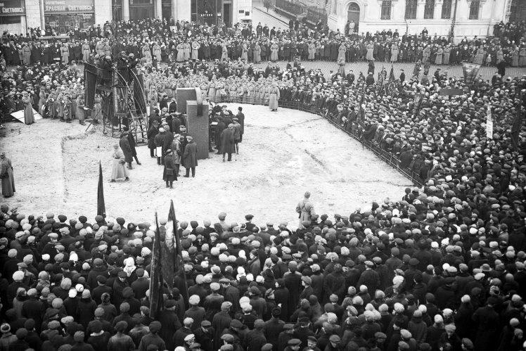 Демонстрация по поводу закладки памятника Тараса Шевченко в Харькове, март 1934 года.