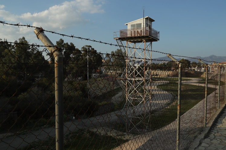 Занедбана вежа вздовж «зеленої лінії» неподалік Нікосії, 21 квітня 2019 року.