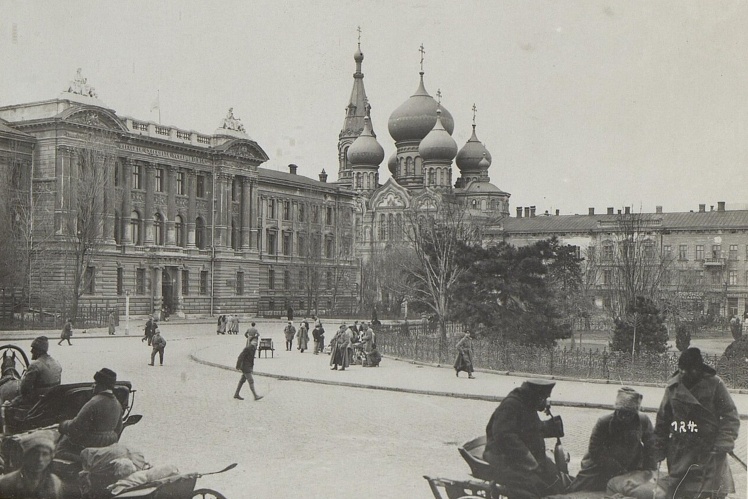 In the photo: Panteleimonivska Street in the historical center of Odesa, 1918.