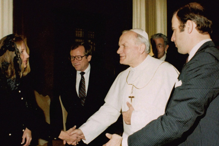 Байден і Папа Іван Павло II.