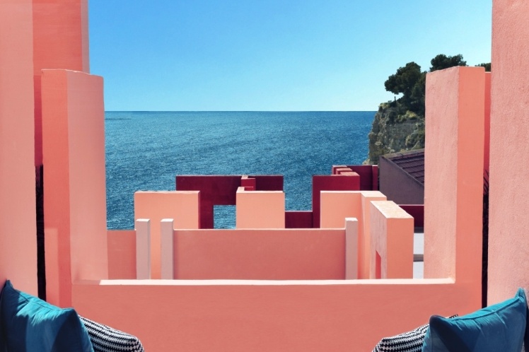 Жилой комплекс La Muralla Roja.