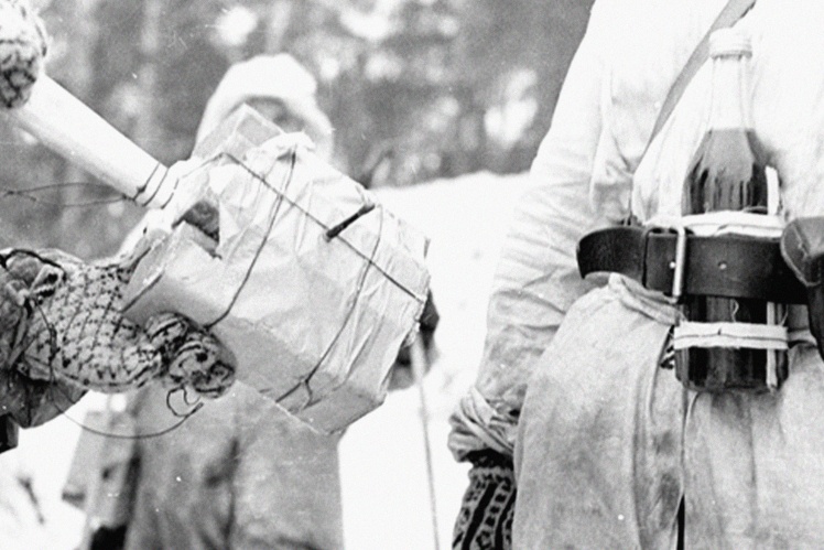 Саморобна вибухівка і «коктейлі Молотова» на озброєнні у фінських солдатів, листопад 1939 — березень 1940 року.