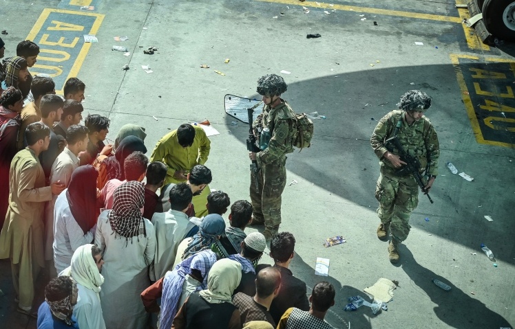 Американские солдаты в аэропорту Кабула, 16 августа 2021 года.