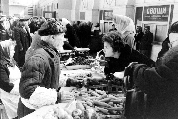 Market in Moscow, 1963.