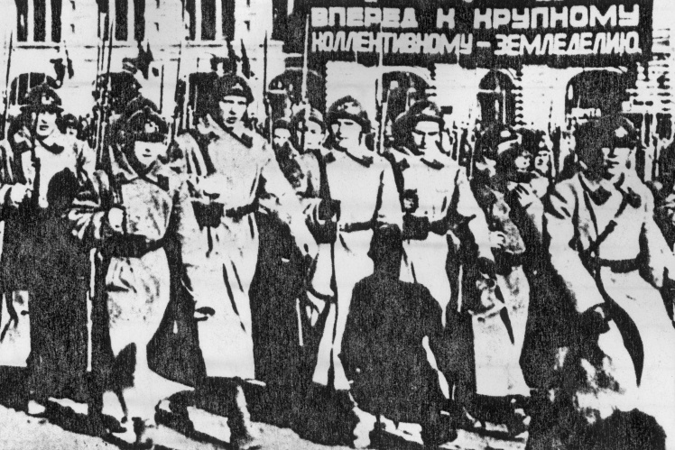 Радянські війська із гаслами входять на територію Західної України, вересень 1939 року.