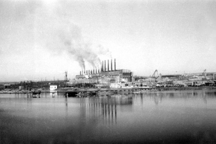 Загальний вигляд Зуївської електростанції в смт Зуївка Сталінської (нині Донецької) області, 1930-і роки.