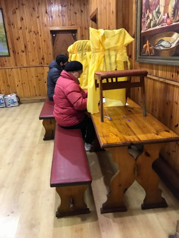 В Житомирской области люди голосовали в импровизированных кабинках