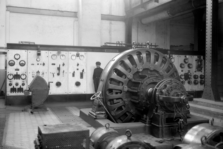 Турбина мощностью 4000 квт, установленная на электростанции Енакиевского металлургического завода, 1927 год.
