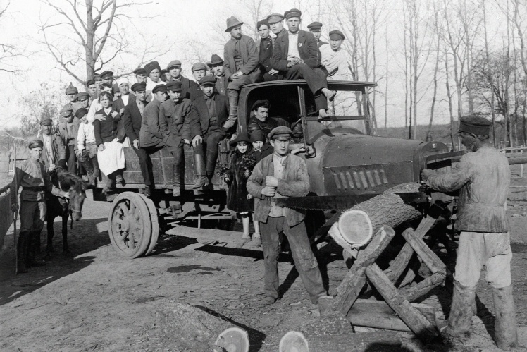 Участники Всеукраинского воскресника в Мелитополе, 1921 год.