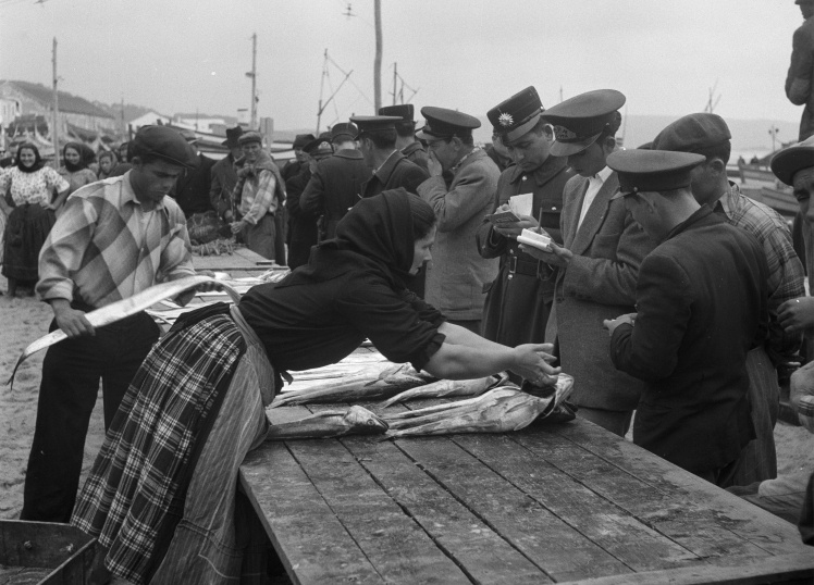 Рыбный рынок в Португалии, 1 января 1948 года.