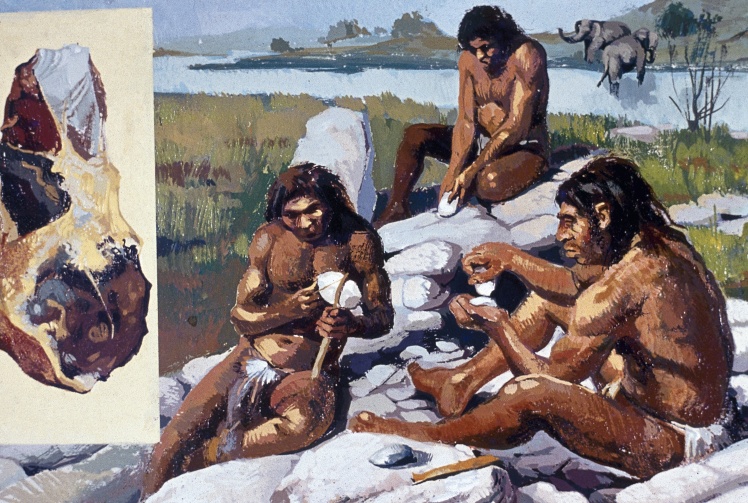 Неандертальцы изготавливают оружие и орудия труда.