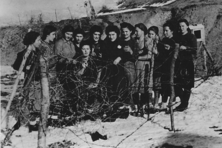 Serbs in a concentration camp, 1943.