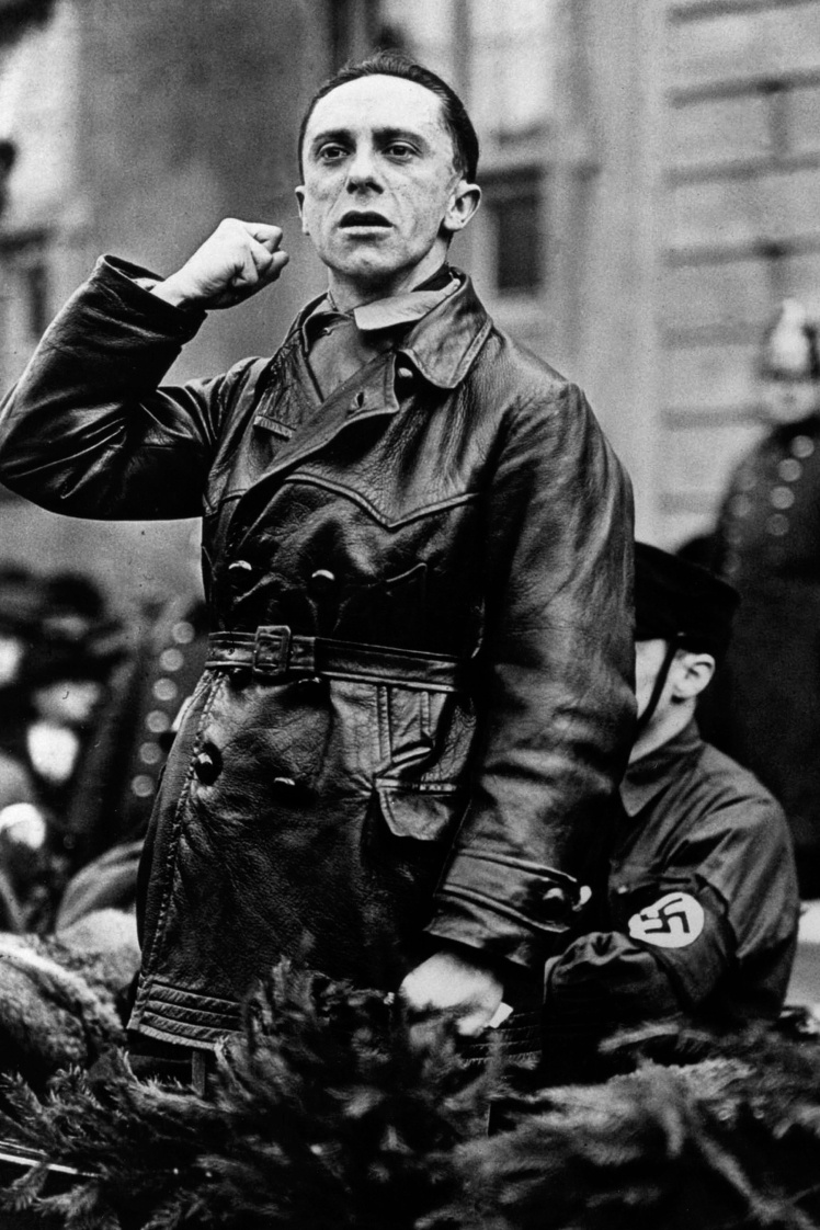 Йозеф Геббельс, міністр пропаганди нацистської Німеччини, один з головних ідеологів Третього Рейху та Голокосту.
