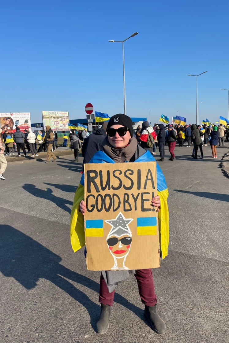 Українські активісти на пропускному пункті Кукурикі — Козловичі, 19 березня 2022 року.