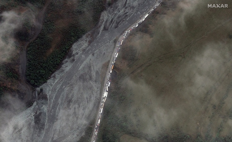 Satellite images from September 25 show a large traffic jam of cars leaving Russia and trying to cross the border with Georgia at the Verkhniy Lars checkpoint.