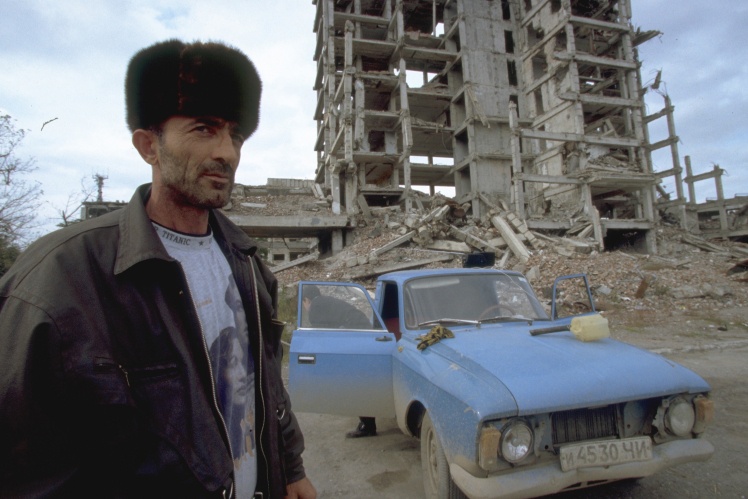 Зруйнована російськими обстрілами будівля у Грозному, жовтень 1999 року.