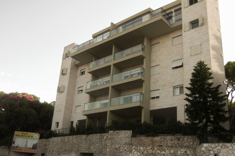 A building in Haifa reinforced according to Tama-38.