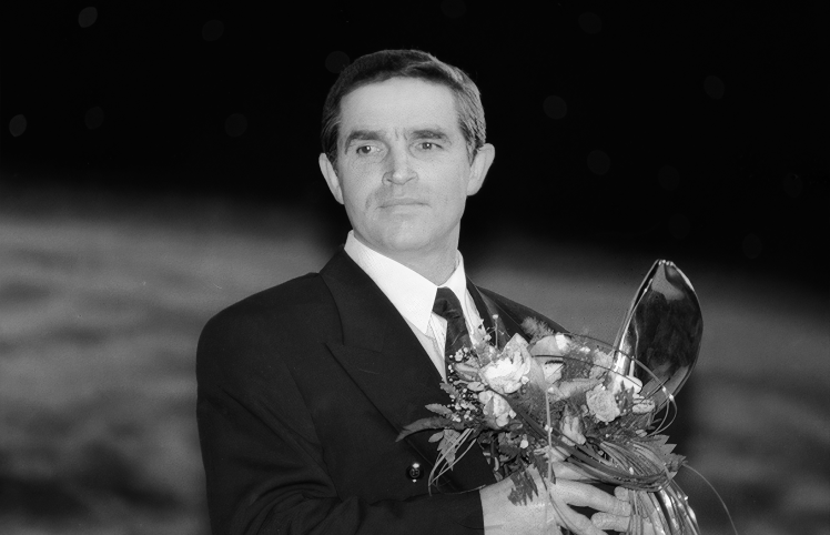 Leonid Kadenyuk is awarded the title "Man of the Year — 97", March 7, 1998.