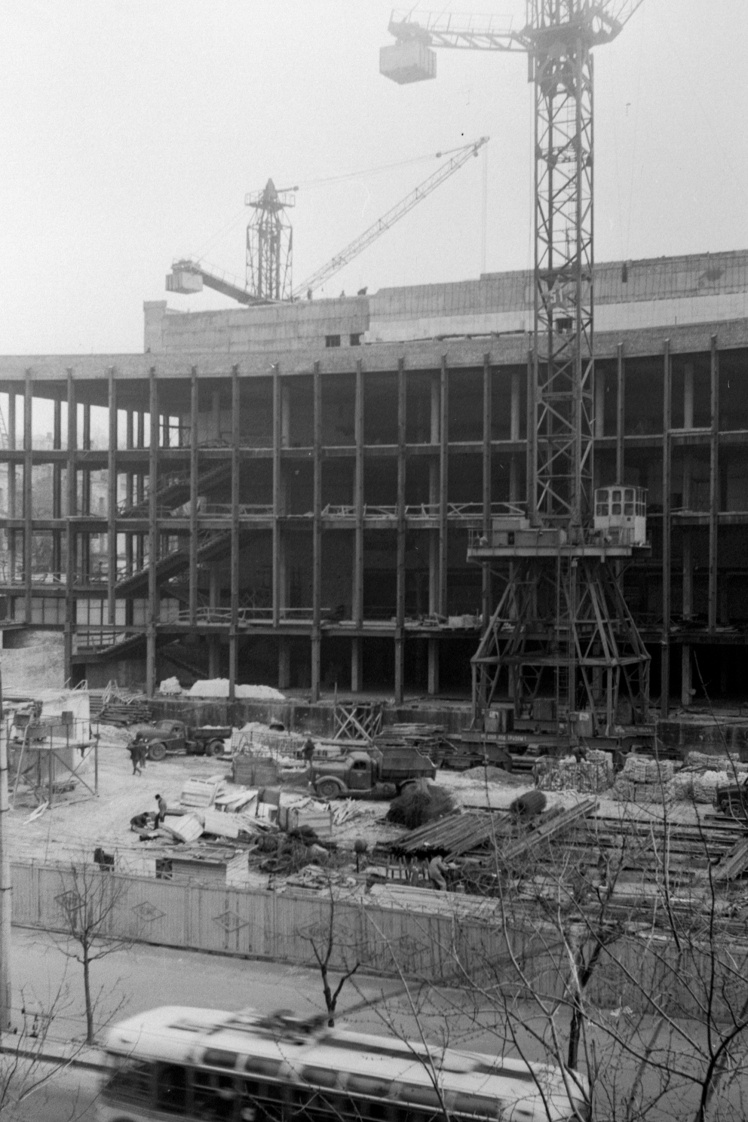 Будівництво нового кіноконцертного залу в Києві, листопад 1968 року.