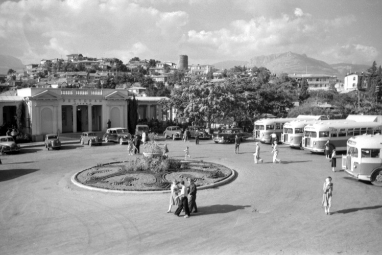Вид автобусной станции в Алуште, 1957 год.