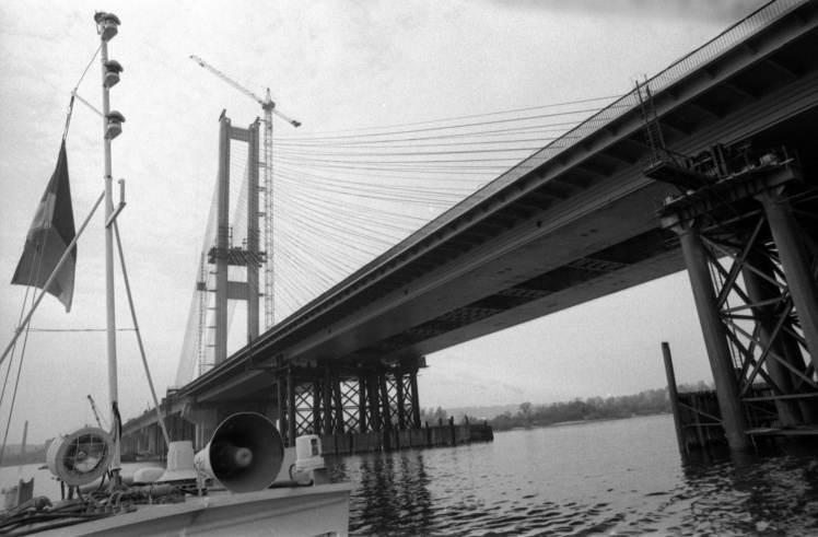 Строительство левобережной судоходной части Южного моста в Киеве, 1988 год.