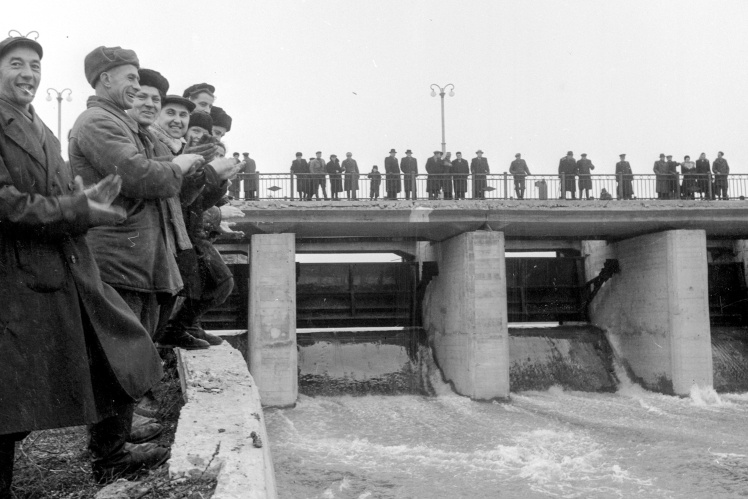 Пуск води на Сімферопольському водосховищі, 27 грудня 1955 року.