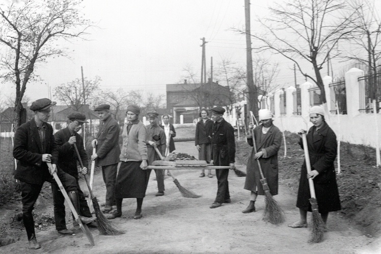 Недільник службовців союзу «Рабіс» (працівників мистецтв), Сталіно (нині Донецьк), 1934 рік.