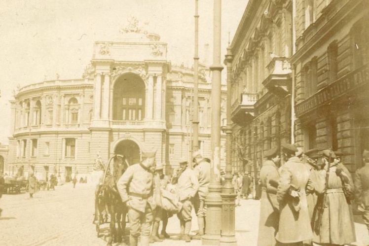 Кроме французов, в Одессу вошли польские, румынские, сербские, греческие и британские военные батальйоны. На фото: Одесса в период французской интервенции, март 1919 года.