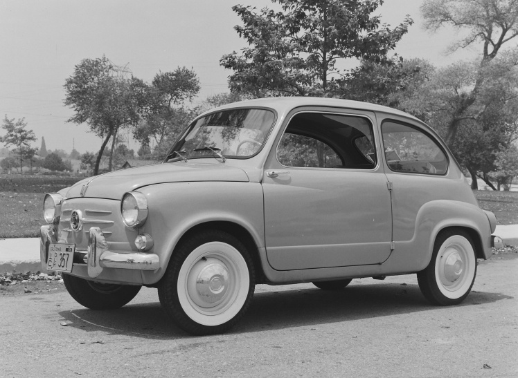 Fiat 600 Standard. Фото журналу Motor Trend, вересень 1957 року.