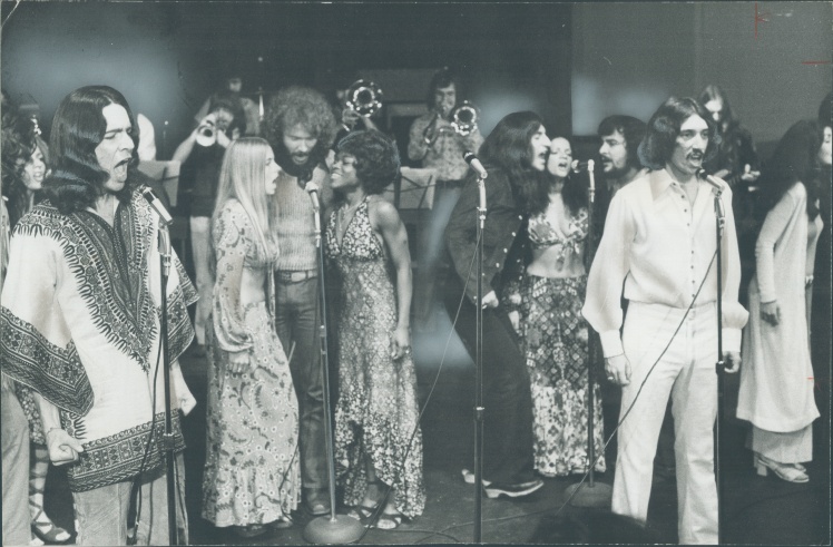 Члени Національної рок-оперної трупи Канади співають уривки з рок-опери «Ісус Христос — суперзірка», липень 1971 року.
