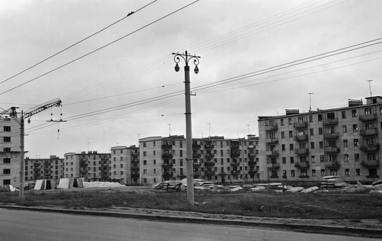 Будівництво будинків житлового масиву першого великого повоєнного мікрорайону Павлове Поле в Харкові, 1963 рік.