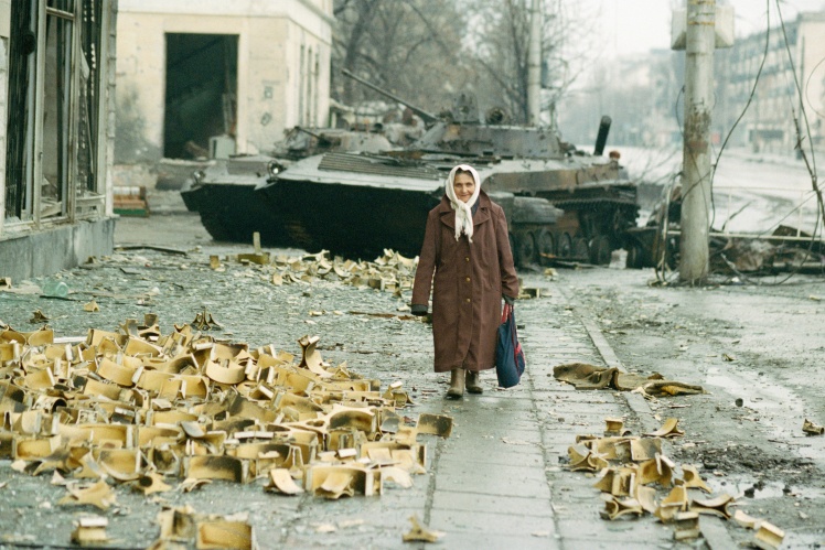 A Chechen woman on the streets of Grozny after the fighting, January 5, 1995.