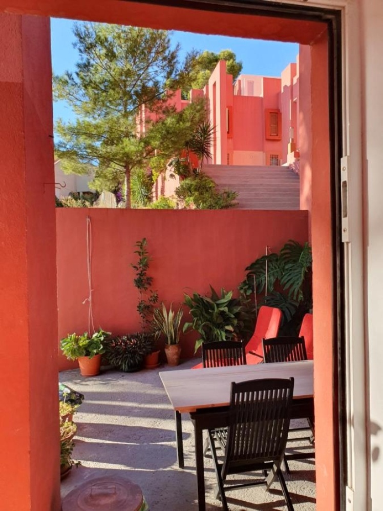 Жилой комплекс La Muralla Roja.