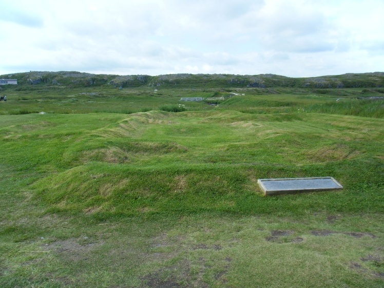 Современный вид части поселения викингов в Ньюфаундленде.