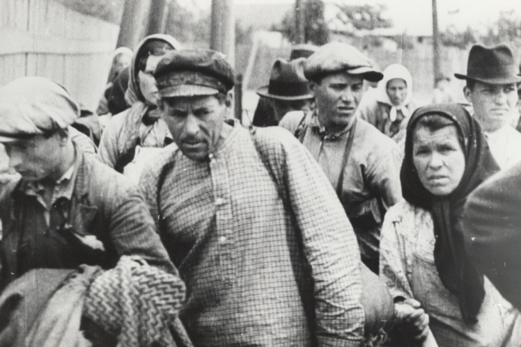 Румунські біженці після радянської окупації Бессарабії та Буковини, 1940 рік.