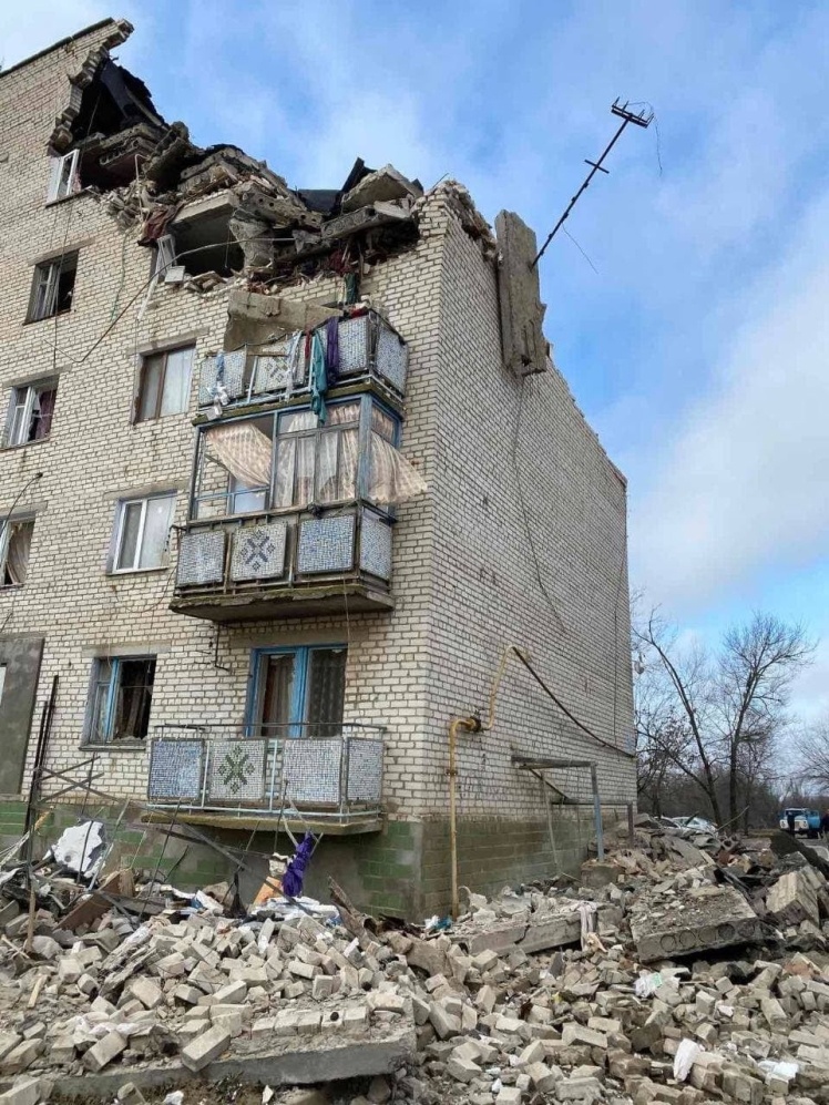 У Новій Одесі стався вибух у п’ятиповерховому житловому будинку, частина будівлі зруйнована.