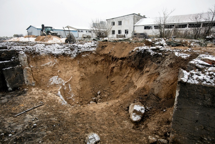 Вид на руйнування на місці вибуху на зерносушарці в Пшеводові, 20 листопада 2022 року.