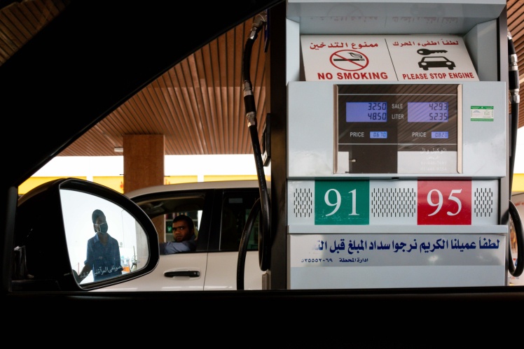 Заправна станція в Ер-Ріяді, з початку пандемії коронавірусу Саудівська Аравія щомісяця оновлює ціни на бензин, 19 травня 2020 року.