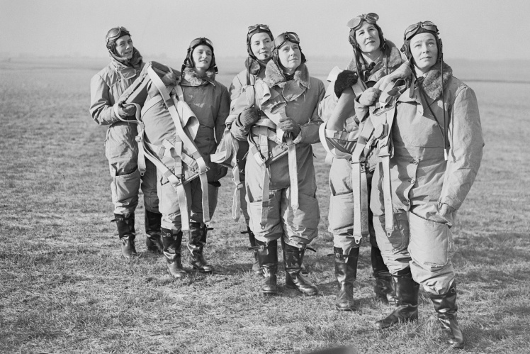 Британські жінки-пілоти на летовищі у східній Англії, 1940 рік.