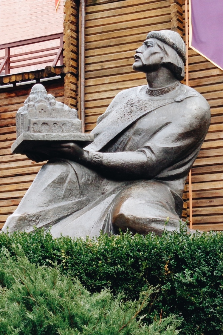 Пам‘ятник Ярославу Мудрому в Києві.