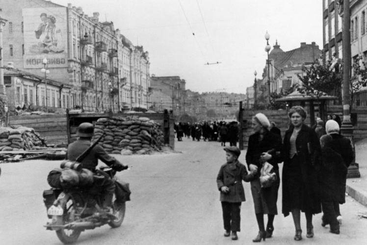 Київська вулиця під час нацистської окупації, 1941 рік.