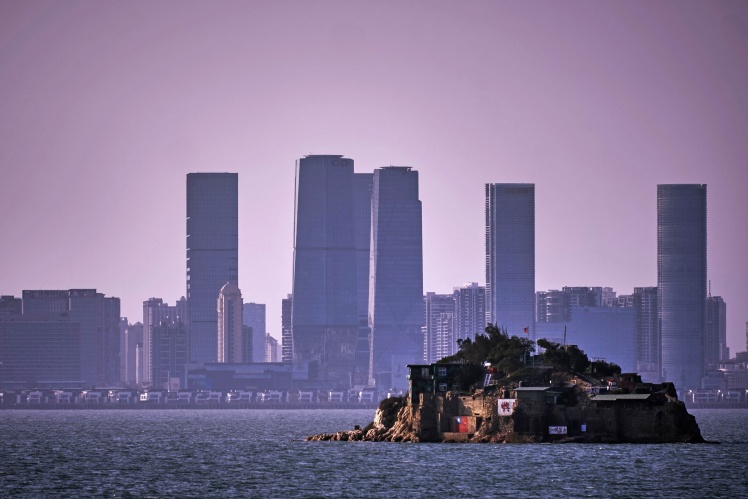 Вид китайського міста Сямень із тайванського острова Малий Кінмень.