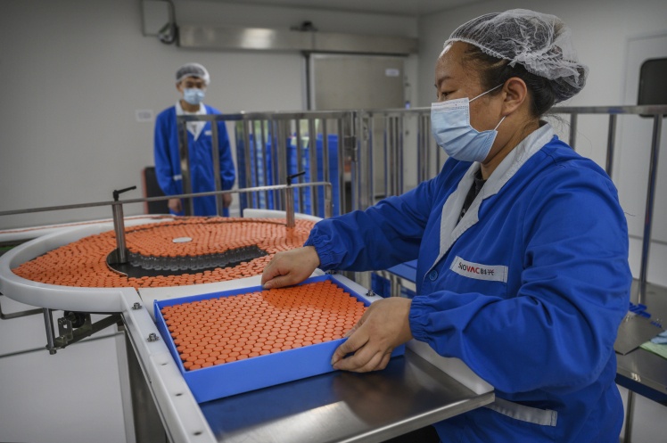 Производственная линия вакцины от коронавируса Sinovac Biotech в Пекине, 22 сентября 2020 года.