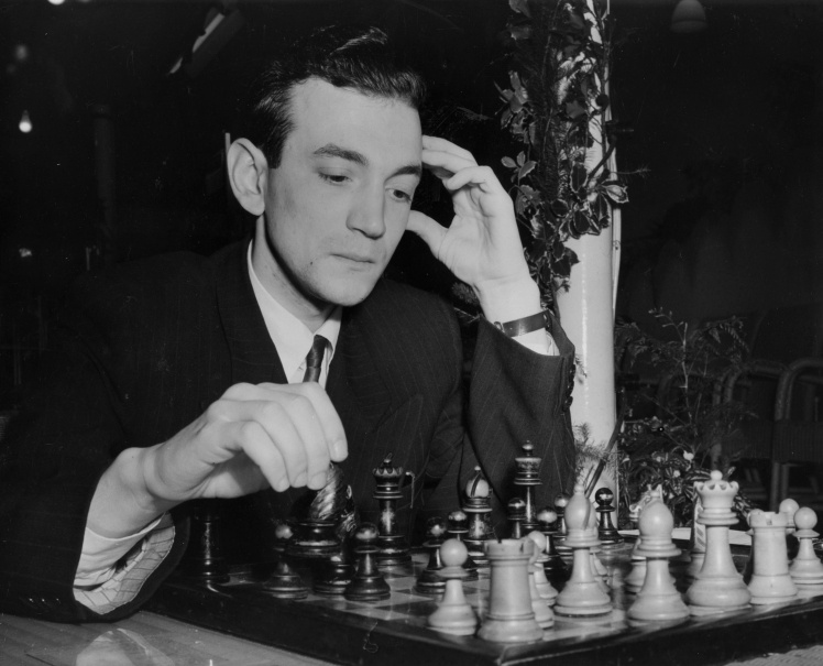 Виктор Корчной на Международном шахматном турнире в Англии, 28 декабря 1955 года.