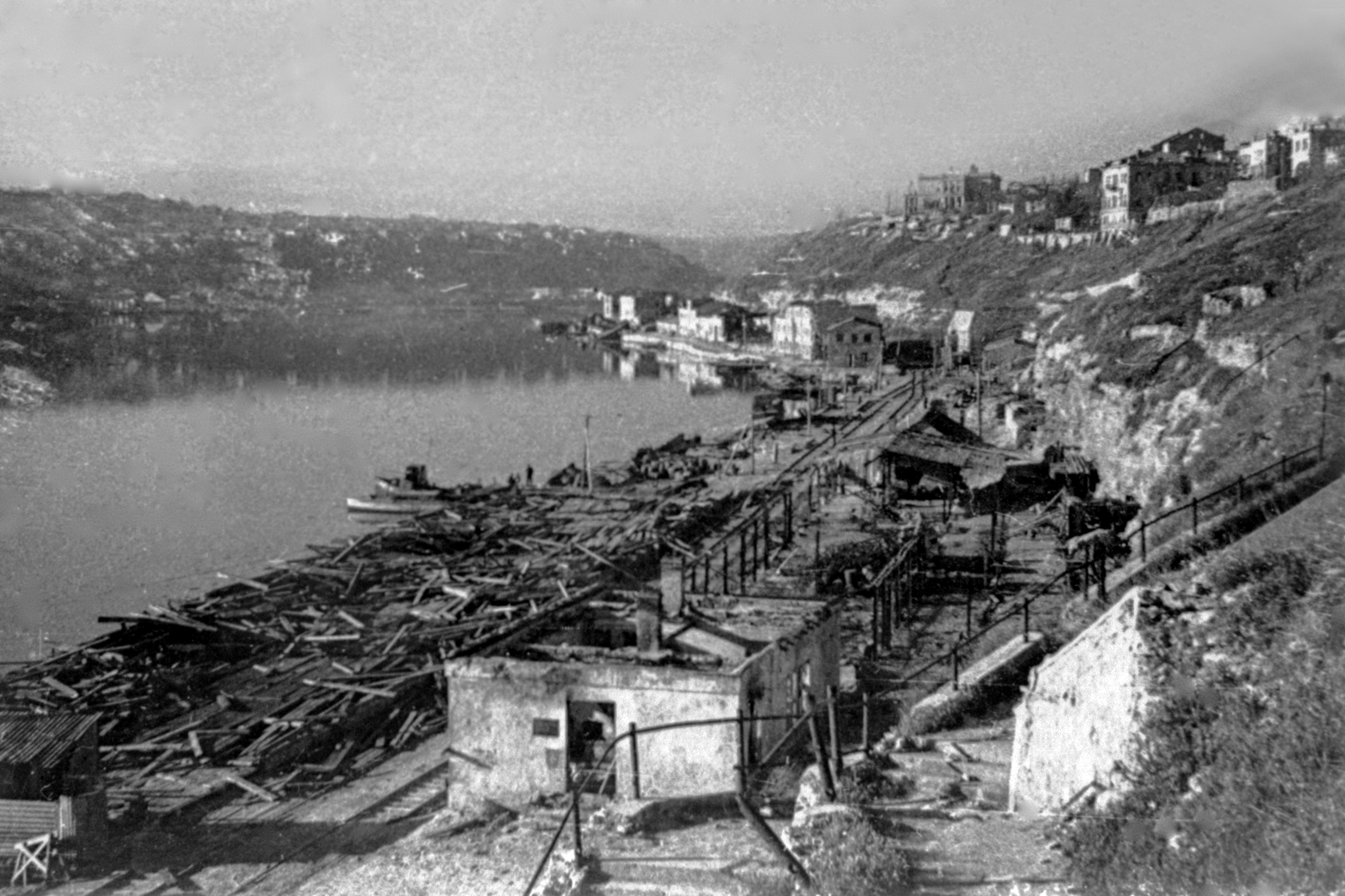 Крым отдали украине в 1954. Севастополь 1944 год фото.