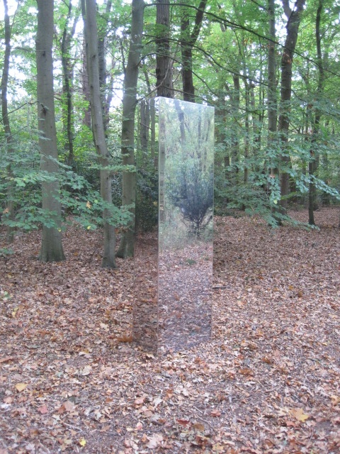 Скульптура Джона Маккракена, 1989 рік