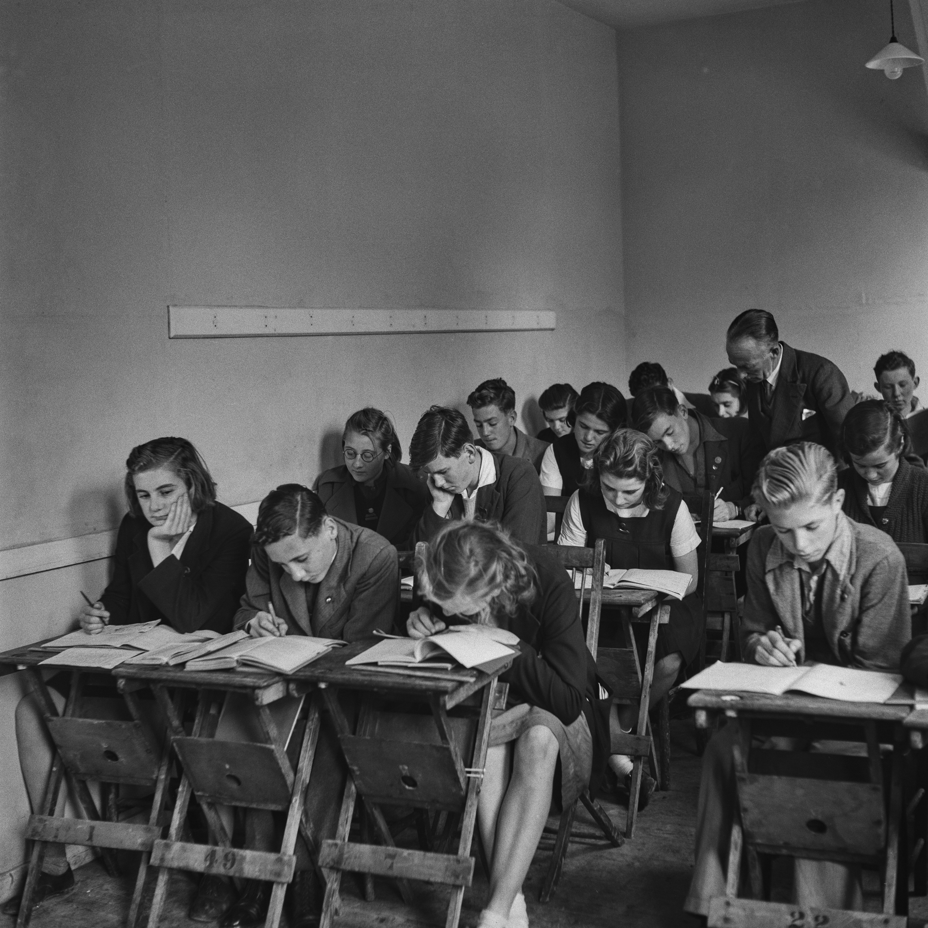 How children studied during the Second World War — a story, photo